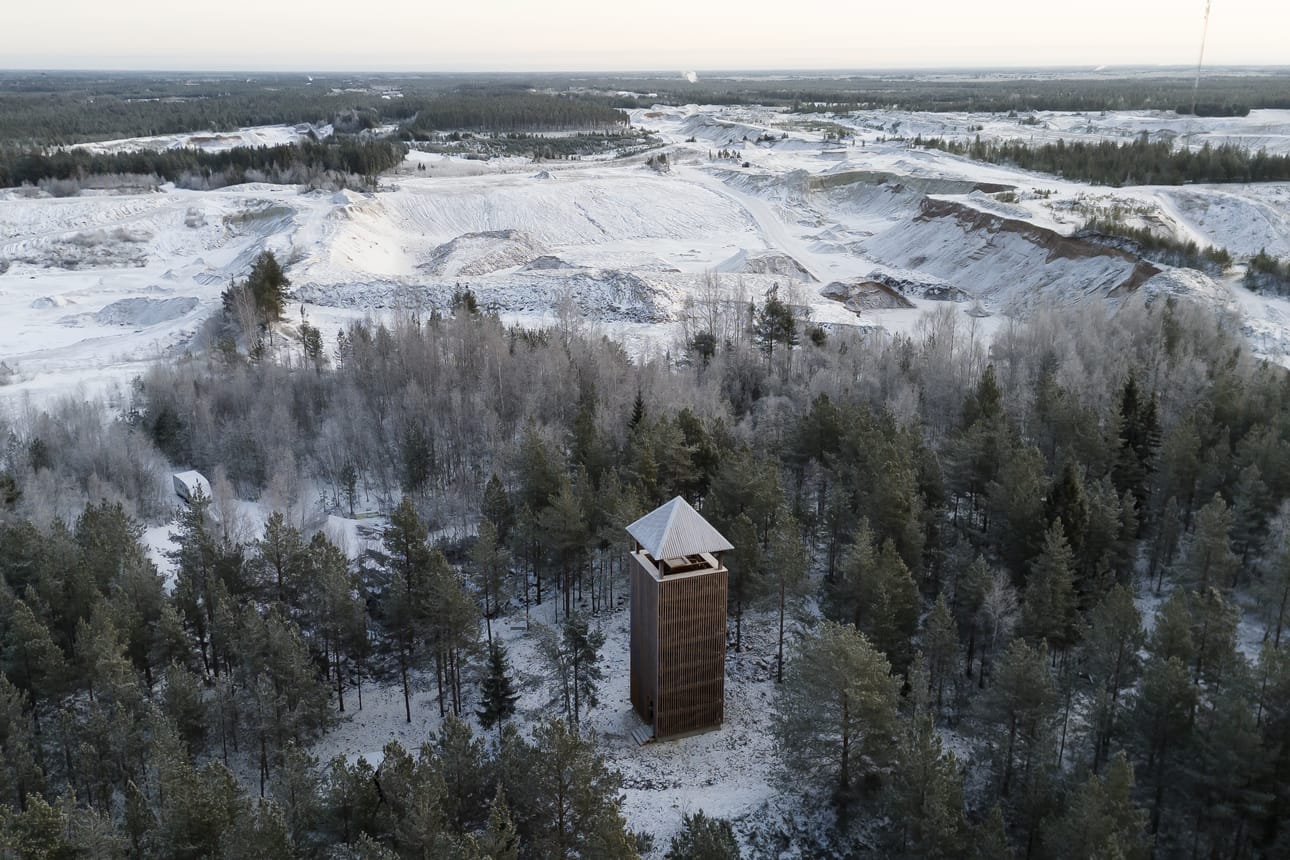 Isoniemen soranoton mittakaava näkyy hyvin ilmakuvasta, mutta myös uudesta näkötornista.