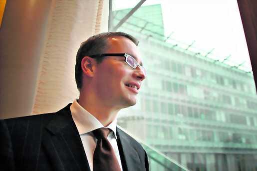 Mitään ei saa ilman kovaa työtä, arvioi Vihannissa kouluvuodet viettänyt Nokian strategiajohtaja Tero Ojanperä. "Kun pitää jalat maassa ja yrittää parhaansa, niin hyvä tulee."