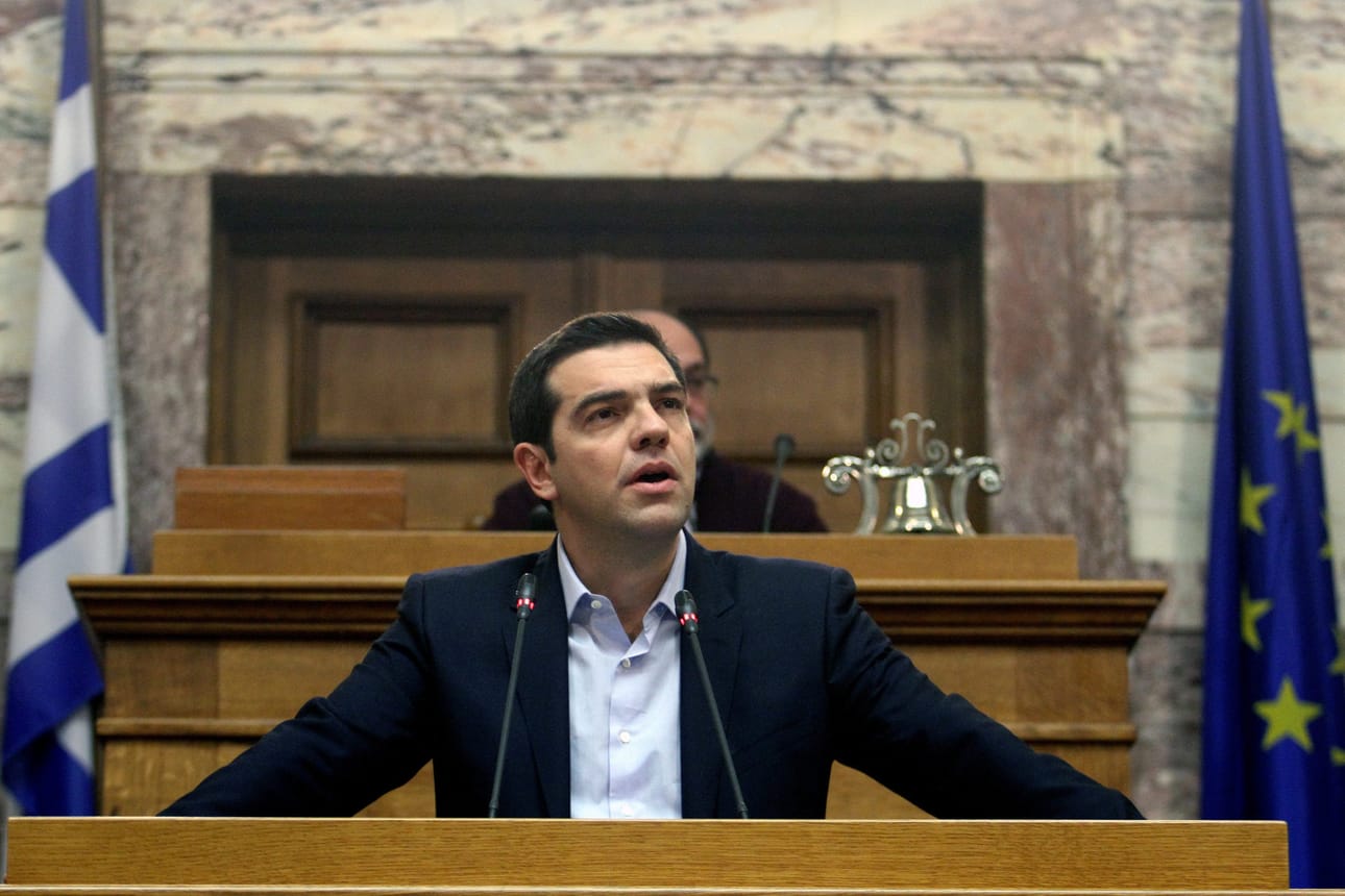 Kreikan pääministeri Alexis Tsipras moittii pakotteita.