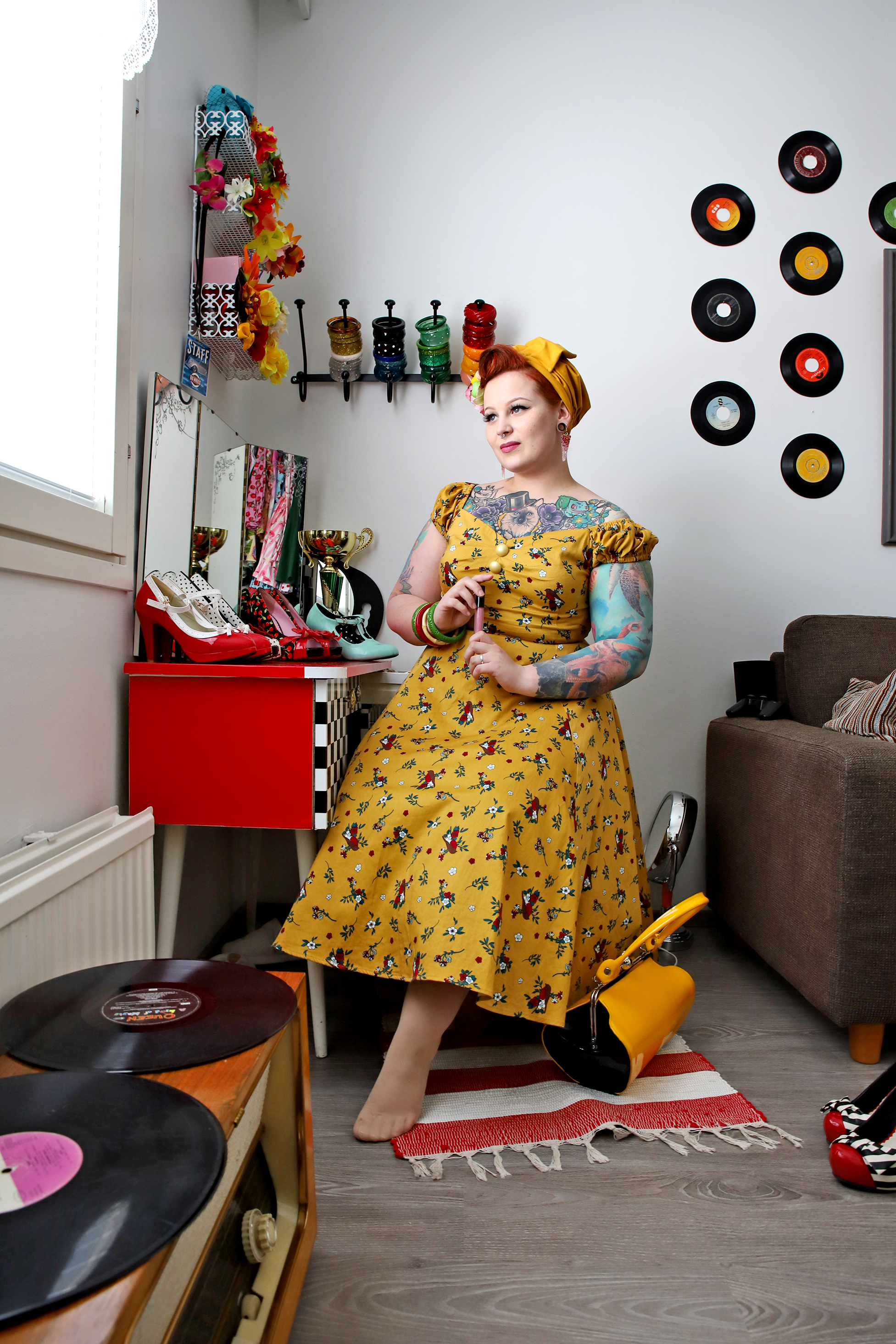 <p>Vilma Kinnunen ihastui näyttävään rockabilly-tyyliin </p><p>kuusi vuotta sitten jenkkiautoinnostuksen kautta.</p><p>– Mahtaa olla naisellisuus, joka siinä kiinnostaa. </p><p>Tämä on mun juttu. En luovu tyylistä ikinä.</p>