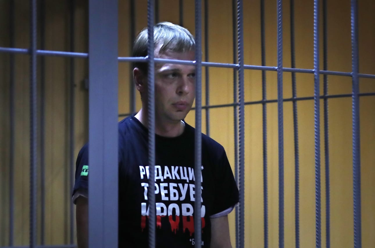 Ivan Golunov joutui viikonloppuna oikeuteen syytettynä huumerikoksesta. Useat Putinin hallintoa arvostelleet toimittajat ovat kohdanneet kovaa häirintää Venäjällä.