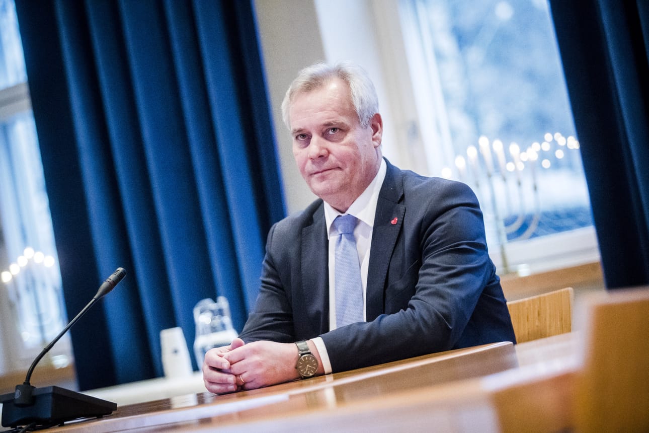 -Valitettavasti hallitukselle on käynyt näin, kun se on härkäpäisesti tuonut eduskuntaan perustuslain vastaisia esityksiä, joita ei ole korjattu valiokunnan edellyttämällä tavalla koskien niin maakunta- kuin valinnanvapauden markkinamallia. Näin on tapahtunut useaan otteeseen. Tämä on perussyy sille, miksi hallitus on nyt tässä tilanteessa, sdp:n puheenjohtaja Rinne toteaa Lännen Medialle.