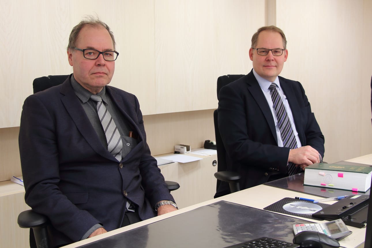 Laamannit johtavat käräjäoikeuksia. Ylivieska-Raahen käräjäoikeuden laamannina toimii Heikki Sneck (vasemmalla) ja Oulun käräjäoikeuden laamannina toimii Antti Savela.