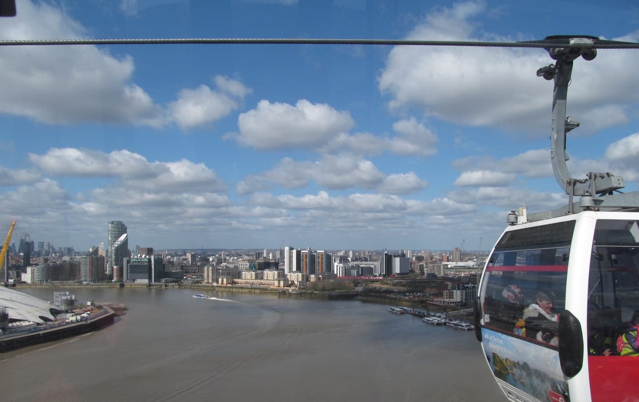 Thames-joen yli Docklandista Greenwichiin vievältä köysiradalta on huikeat näkymät kaupungin yli.