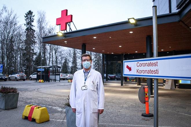 Vaasan sairaanhoitopiirin infektioylilääkäri Juha Salonen kertoo, että tartuntojen alkuperät ovat melko hyvin tiedossa, vaikka ihan kaikista ei ole vielä varmuutta. Arkistokuva: Paula Kaskimaa