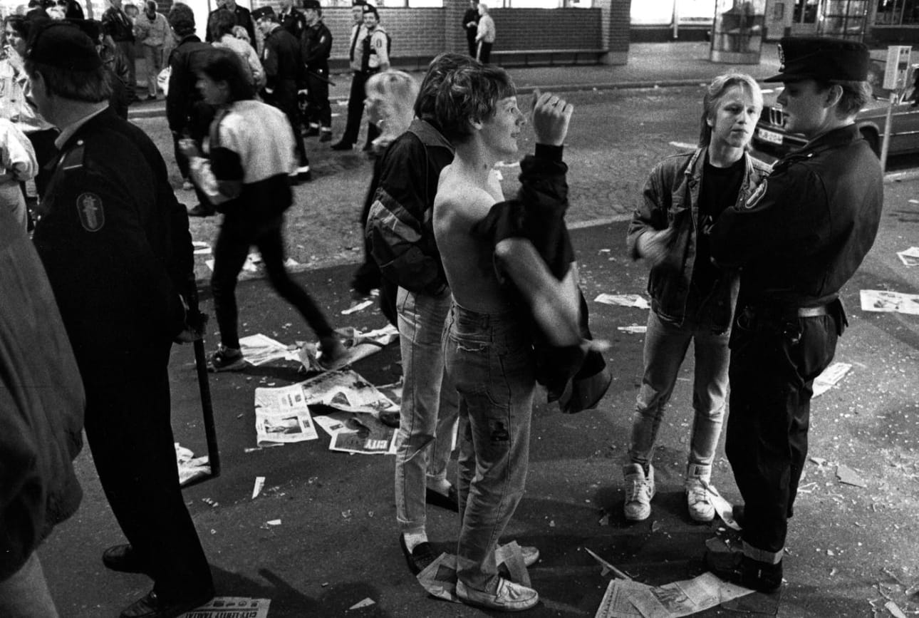 Vuonna 1990 viimeinen lomaviikonloppu ryöstäytyi joukkorähinäksi Oulussa.