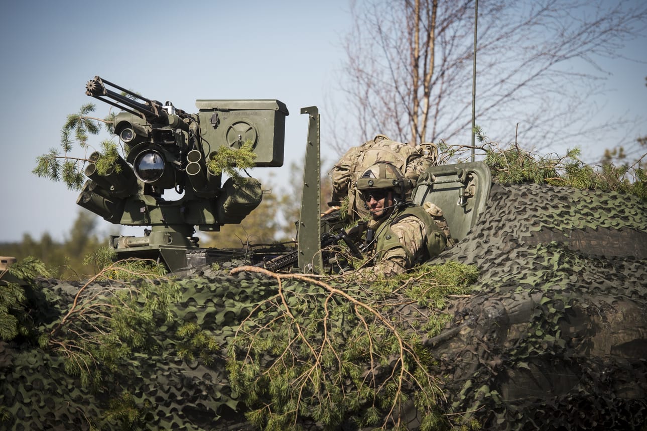 Puolustusvoimien logistiikkalaitos on tilannut hyppypanoksen testausta. Kuvituskuvassa on naamioitu panssarivaunu sotaharjoituksessa Niinisalossa.
