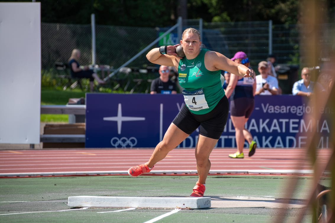 Kuortaneen Kunnon kuulantyöntäjä Emilia Kangas pääsee tavoittelemaan menestystä kotikisoissaan. Arkistokuva.