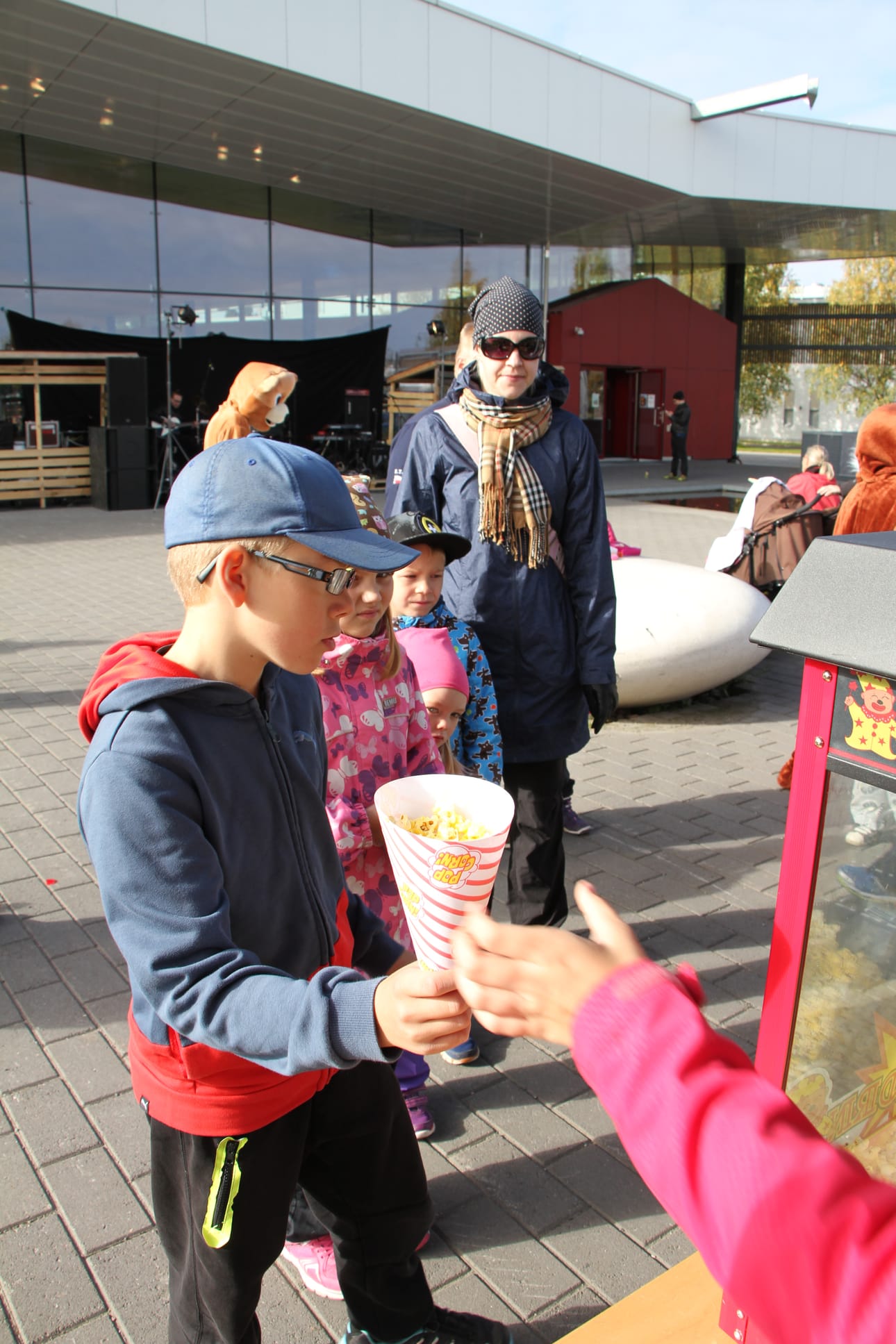 Rantalakeuden teltalla ilmainen popcorn kävi kaupaksi.