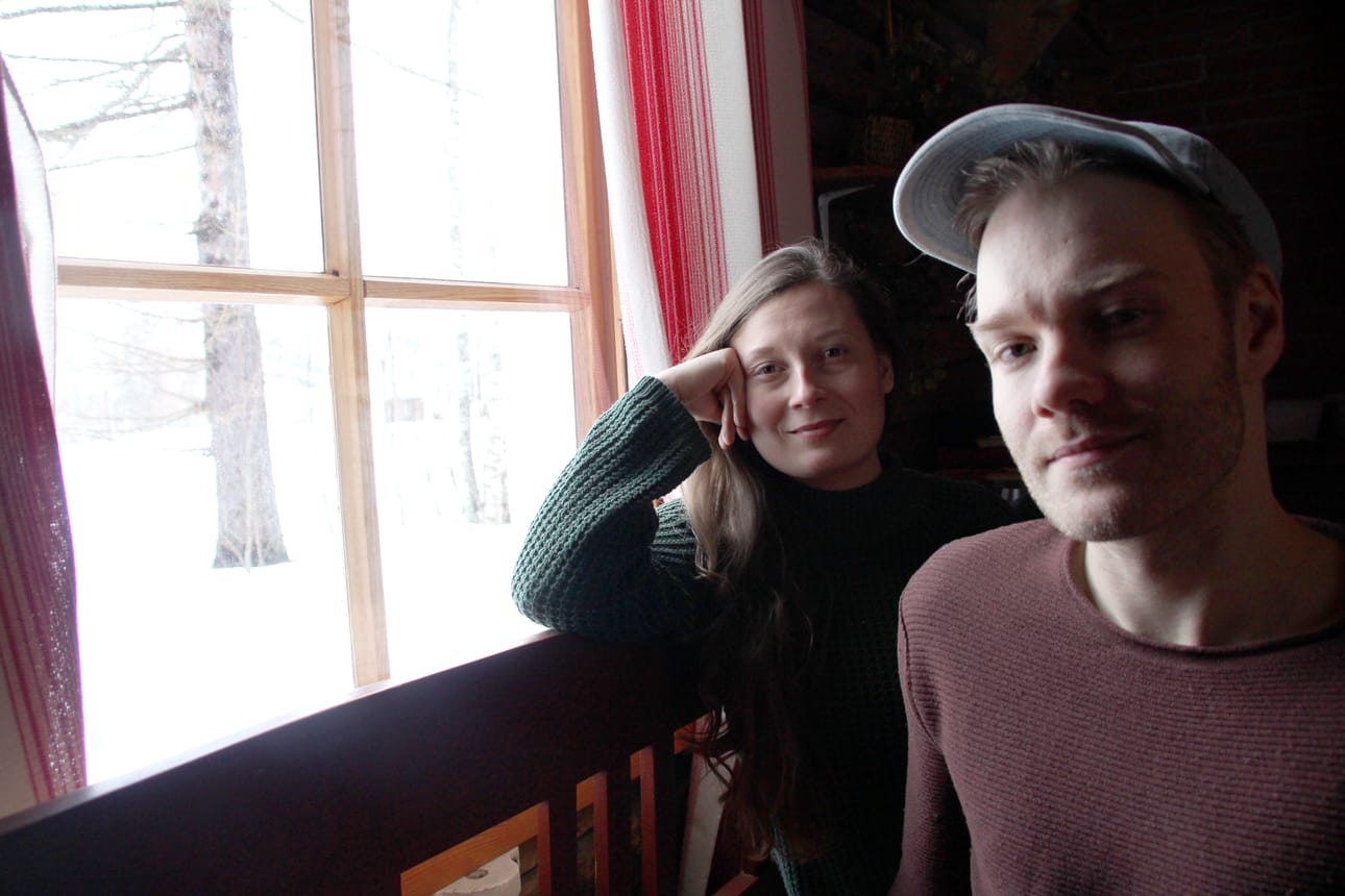 Duo Lanain muodostavat Tanja Torvikoski ja Petri Kuusela työstivät esikoisalbumiaan mm. Piippolassa, vanhan maalaistalon hämärässä. Myös kuunteljat ovat huomanneet omalaatuisen, pehmeän tilasoundin.