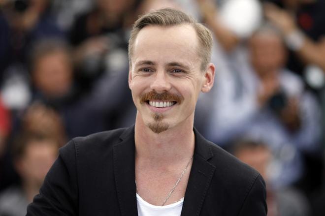 Näyttelijä Jasper Pääkkönen poseerasi Cannesin-elokuvafestivaalilla toukokuussa. KUVA: FRANCK ROBICHON