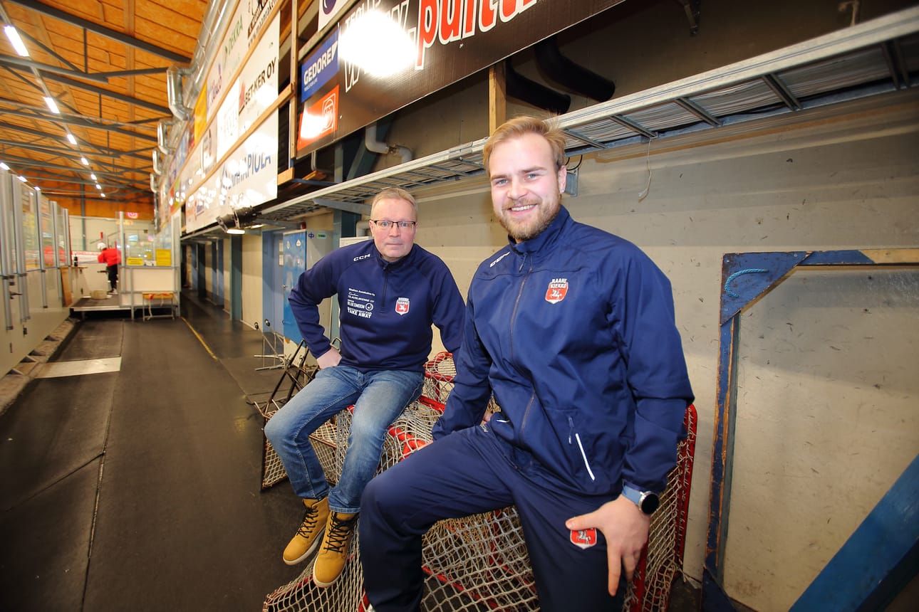 Pekka Siikala ja Mirko Hänninen ovat luottavaisia pudotuspelien kynnyksellä. Vain yhdeksän voittoa erottaa raahelaiset Suomi-sarjan mestaruudesta.