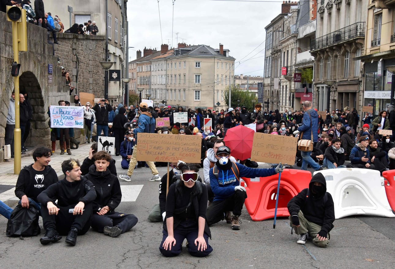 Lukiolaisia ja korkeakouluopiskelijoita edustavat järjestöt kertoivat, että protesteihin otti osaa liki puoli miljoonaa ihmistä eri puolilla maata.