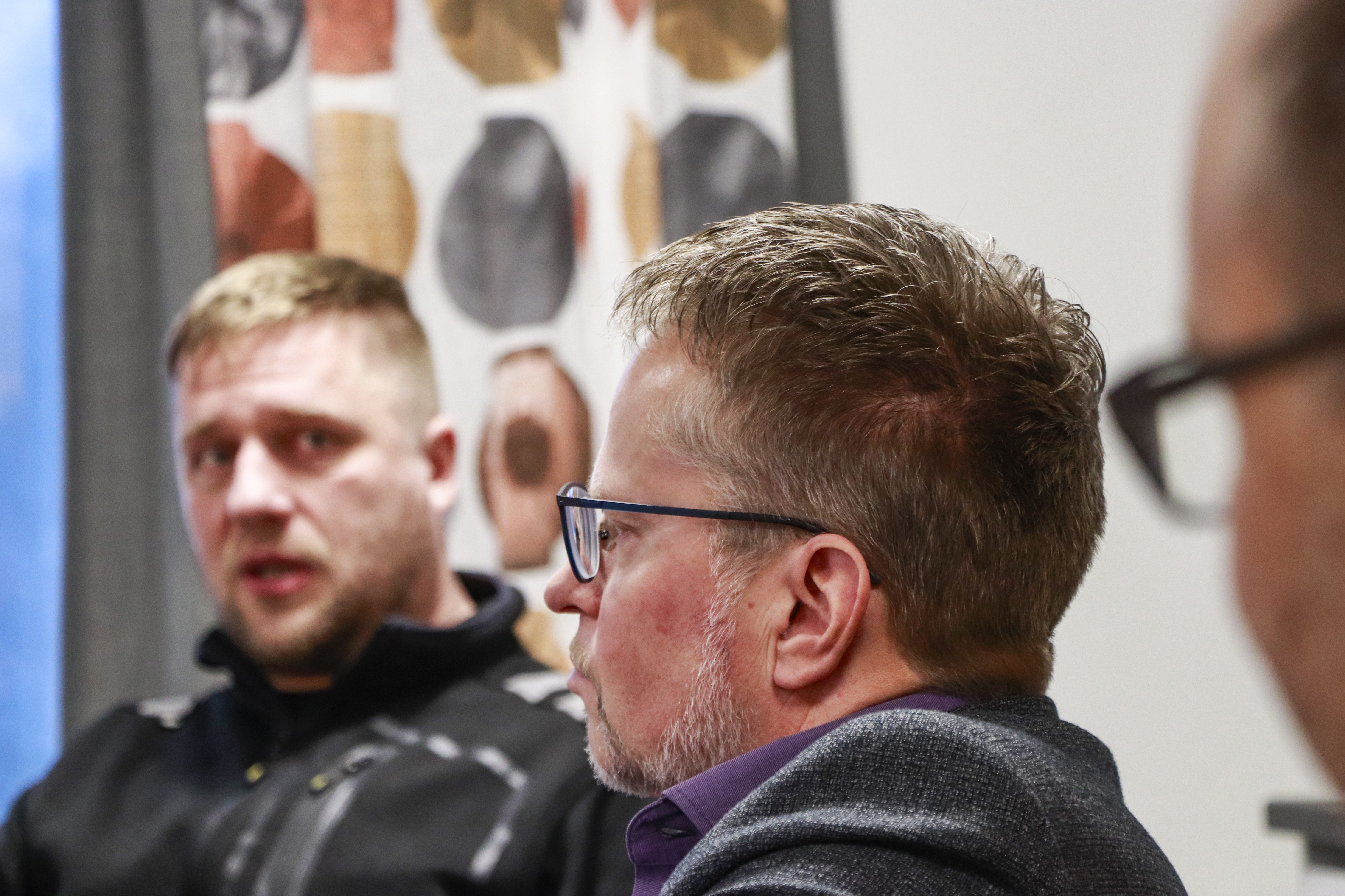 Yhteistyötä Pudasjärven kaupungin ja yrittäjien välillä kehitetään – elinvoima yhden oven takana Hirsikunnaalla