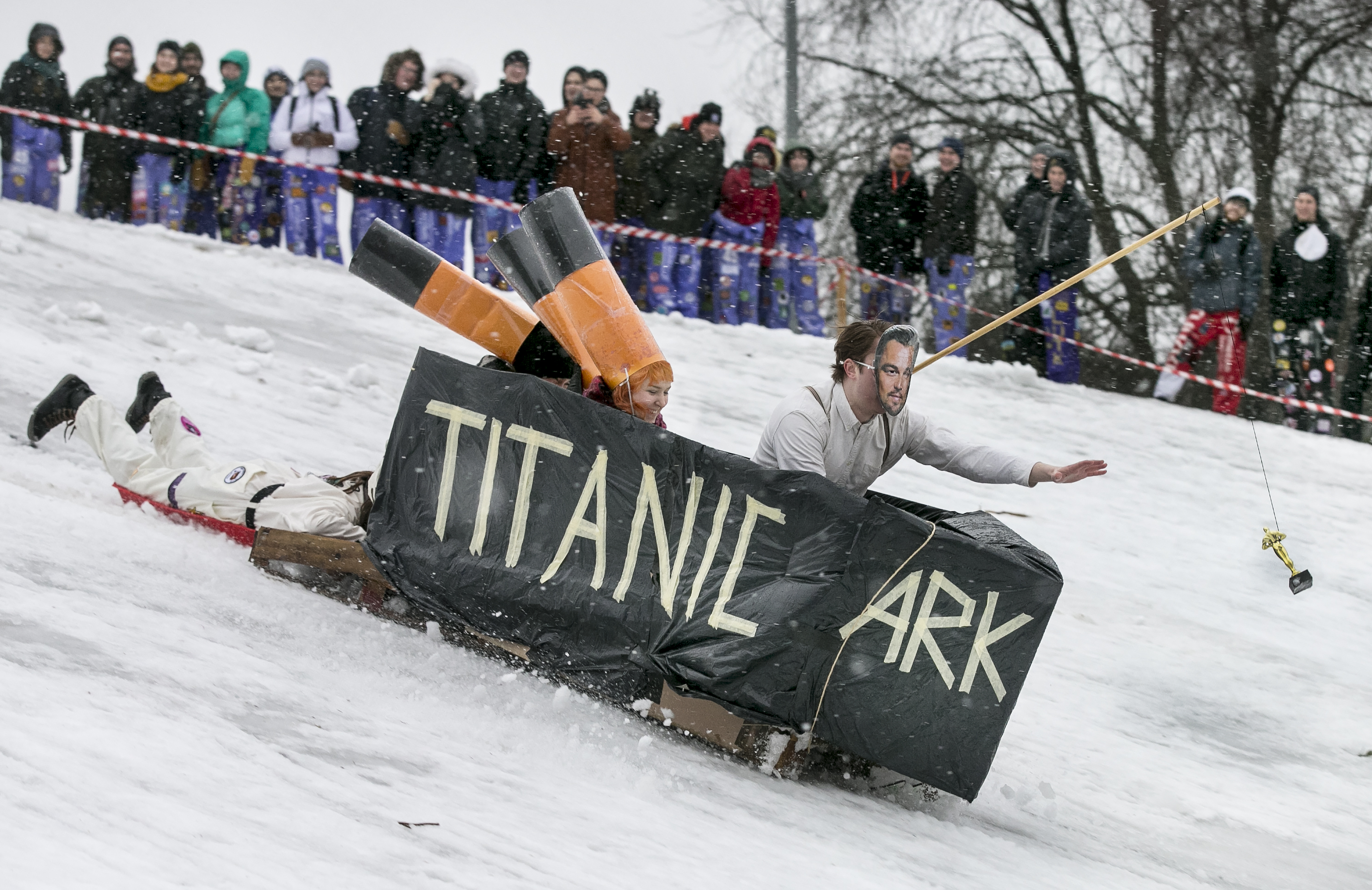 Titanicin keulassa istui Leonardo, joka yritti kaikin keinoin saada Oscarin näppeihinsä.