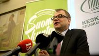 Sipilä vitsaili tiedotustilaisuuden aluksi: "Meillä ei ole täällä nyt olutta tarjolla"