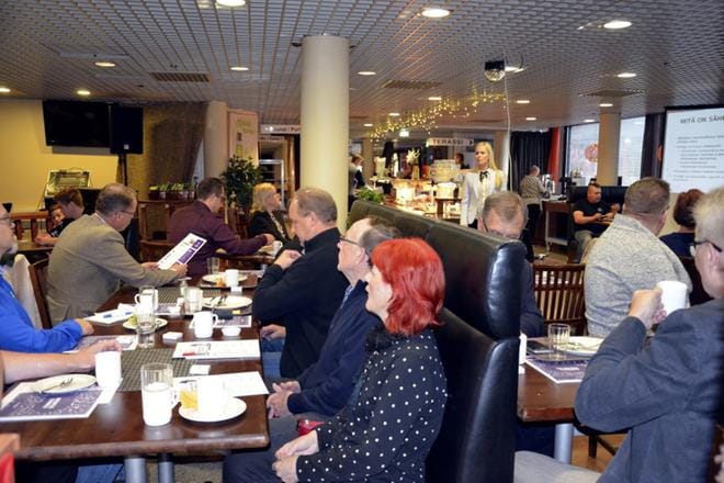 Alajärven yrittäjät juhlistivat Yrittäjän päivää aamiaisella ja kuulivat samalla yhdistyksen ajankohtaisia kuulumisia.