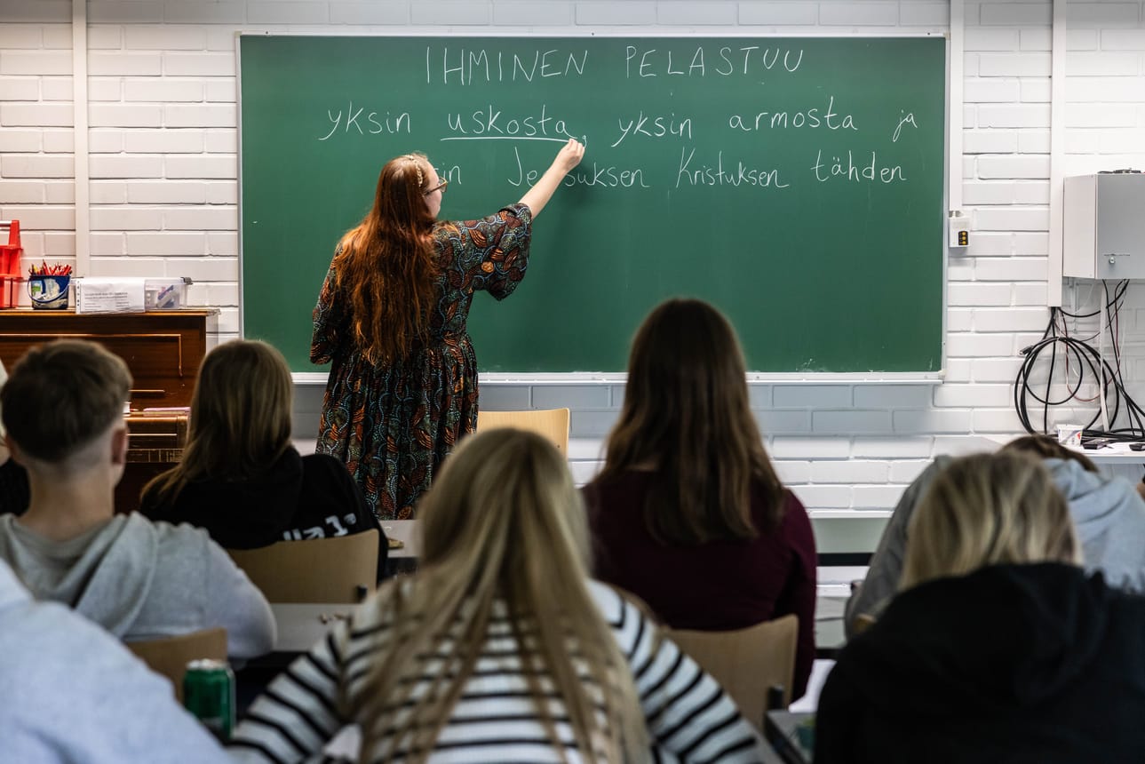 Mitä jos annamme uskonnonopetuksen takaisin perheille ja seurakunnille?