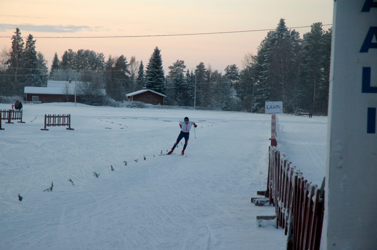 Petri Nevalainen toi Kuusamon kolmantena maaliin kirpeässä pakkassäässä hiihdetyssä maakuntaviestissä.