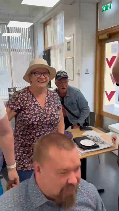 Vasemmiston vahva vaalitulos sai aikaan riemun kiljahduksia Oulussa