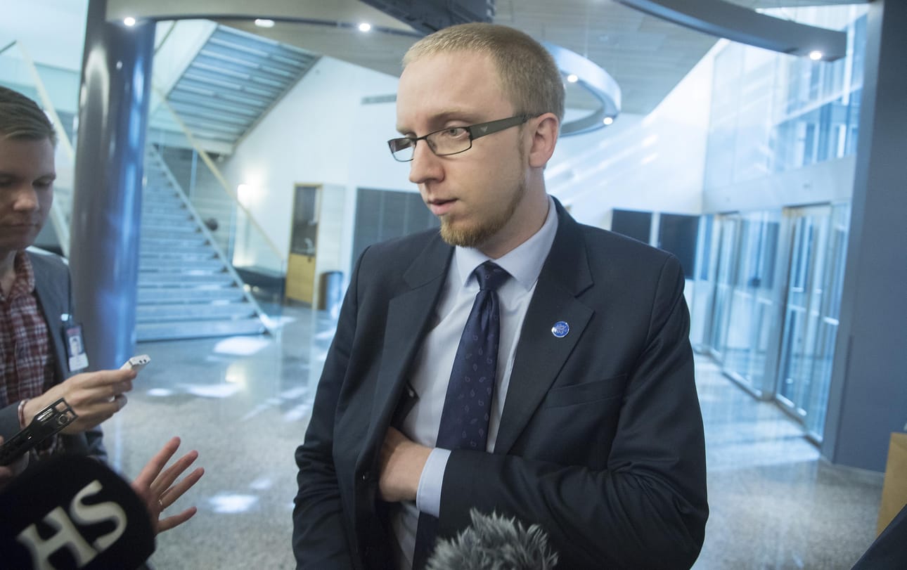 Uusi vaihtoehto -ryhmän puheenjohtaja Simon Elo kertoo tänään jättäneensä eroilmoituksensa perussuomalaisille.