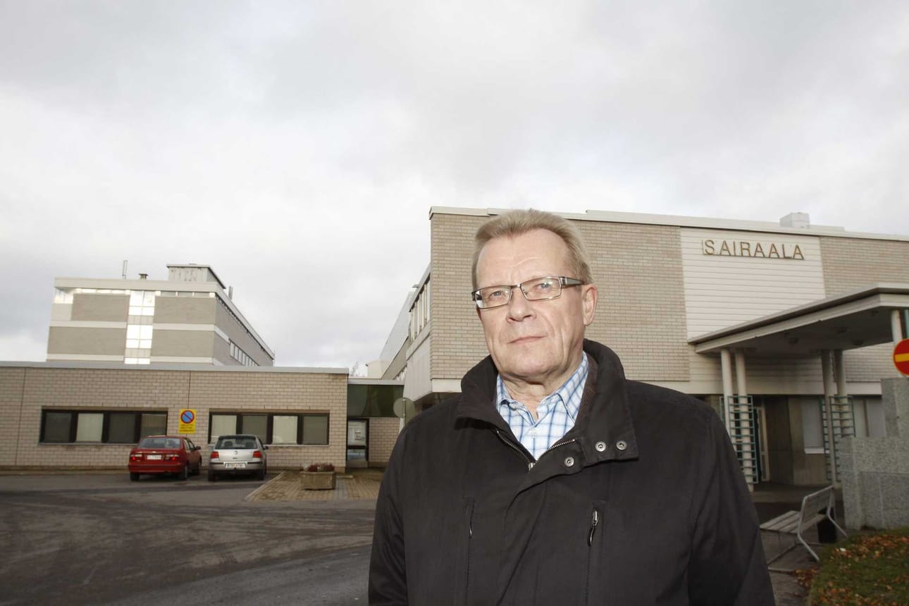 Kuka tarkastaa tarkistajien tarkistajan, tarkastuslautakunnan puheenjohtajan ja Raahen Satama Oy:n hallituksen puheenjohtajan sidonnaisuudet? Kaupunginhallitus. Kauko Lumiahon sanoin: jokaiselle löytyy päällystakki.