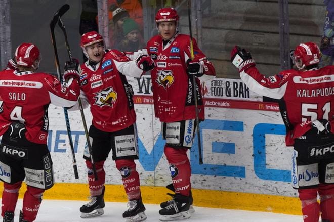 Viime kauden Sport-tuuletuksesta antavat mallia mm. Olavi Vauhkonen ja Antti Kalapudas. Vasemmalla oleva Robin Salo siirtyi SaiPaan. KUVA: MINNA ANTILA / ARKISTO