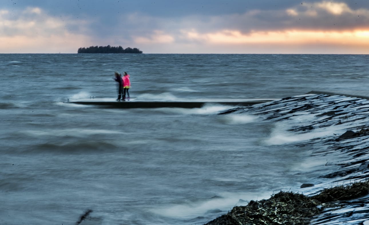 Nallikari myrskyssä.