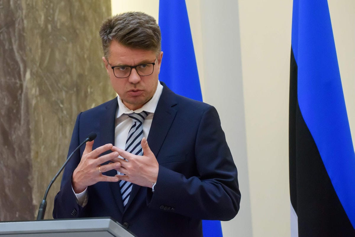 Ulkoministeri Urmas Reinsalun mukaan Venäjä haluaa käyttää muistomerkkejä jännitteiden lietsomiseen yhteiskunnassa. LEHTIKUVA/AFP