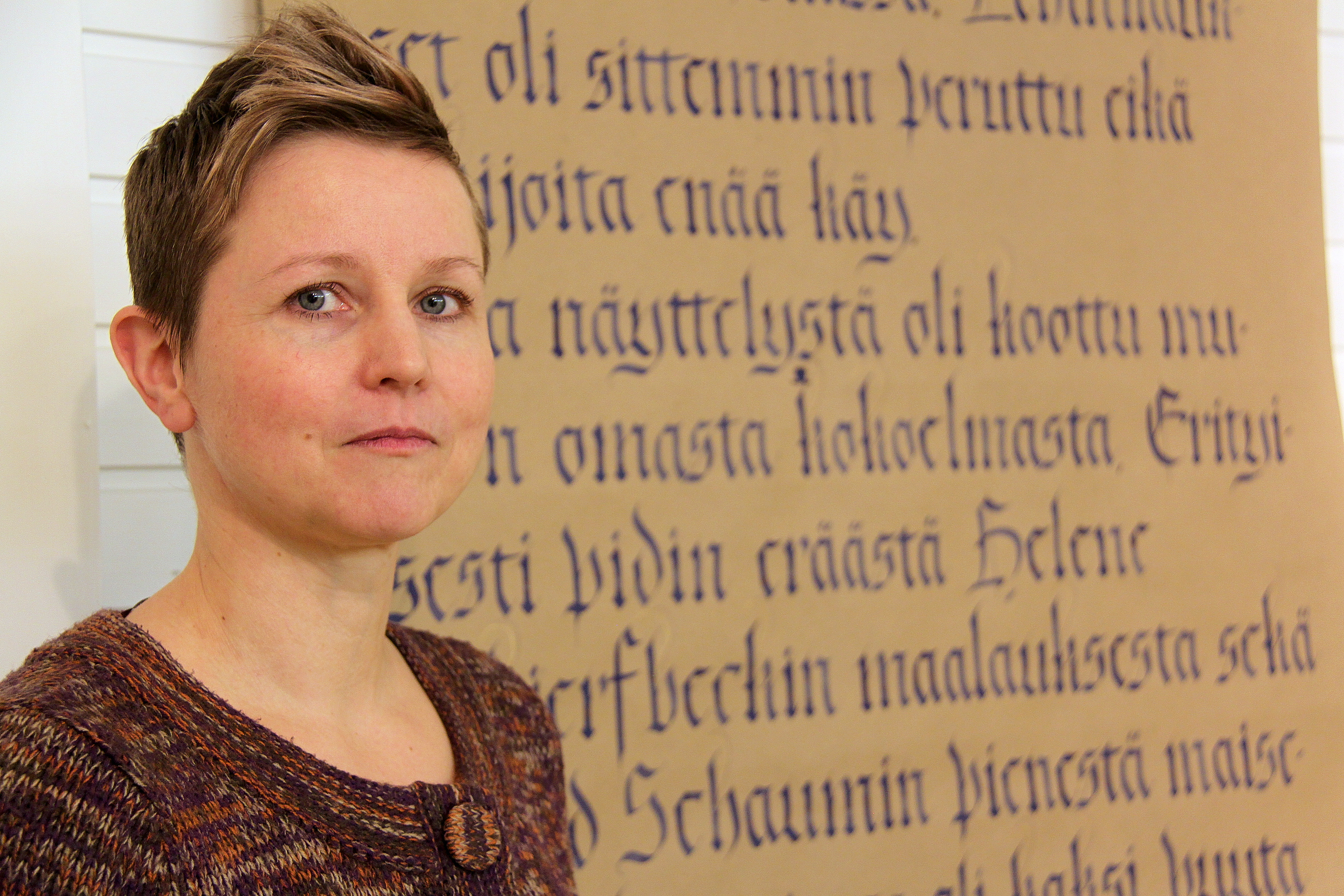 Oulaistelainen Pauliina Yliniitty johtaa valtakunnallista kalligrafiayhdistystä, osaajien työt tulevat esille KoronaGalleriaan