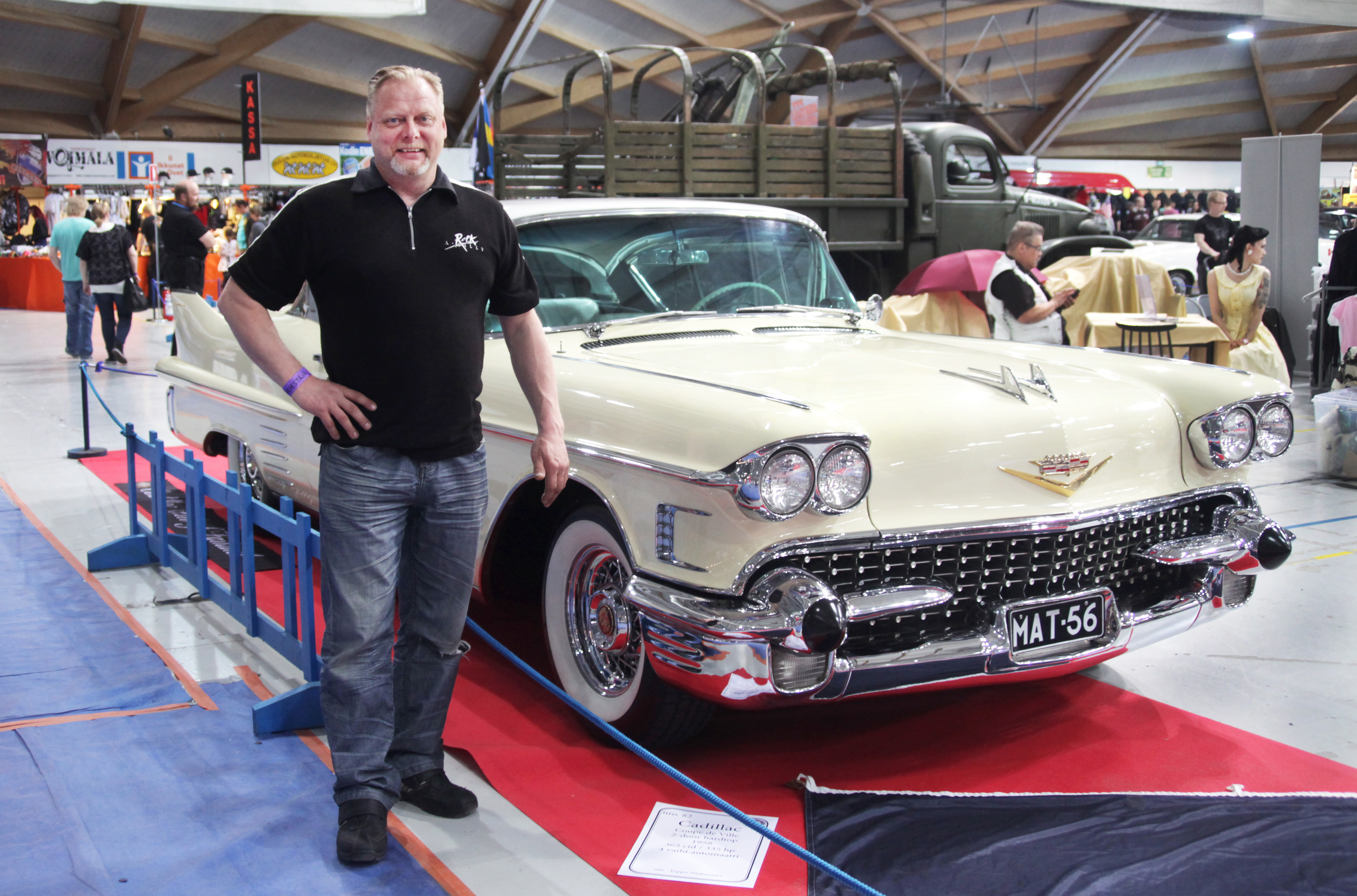 Teppo Niskasaari toi näyttelyyn uuden vuoden -58 vuosimallia olevan Cadillacinsa.