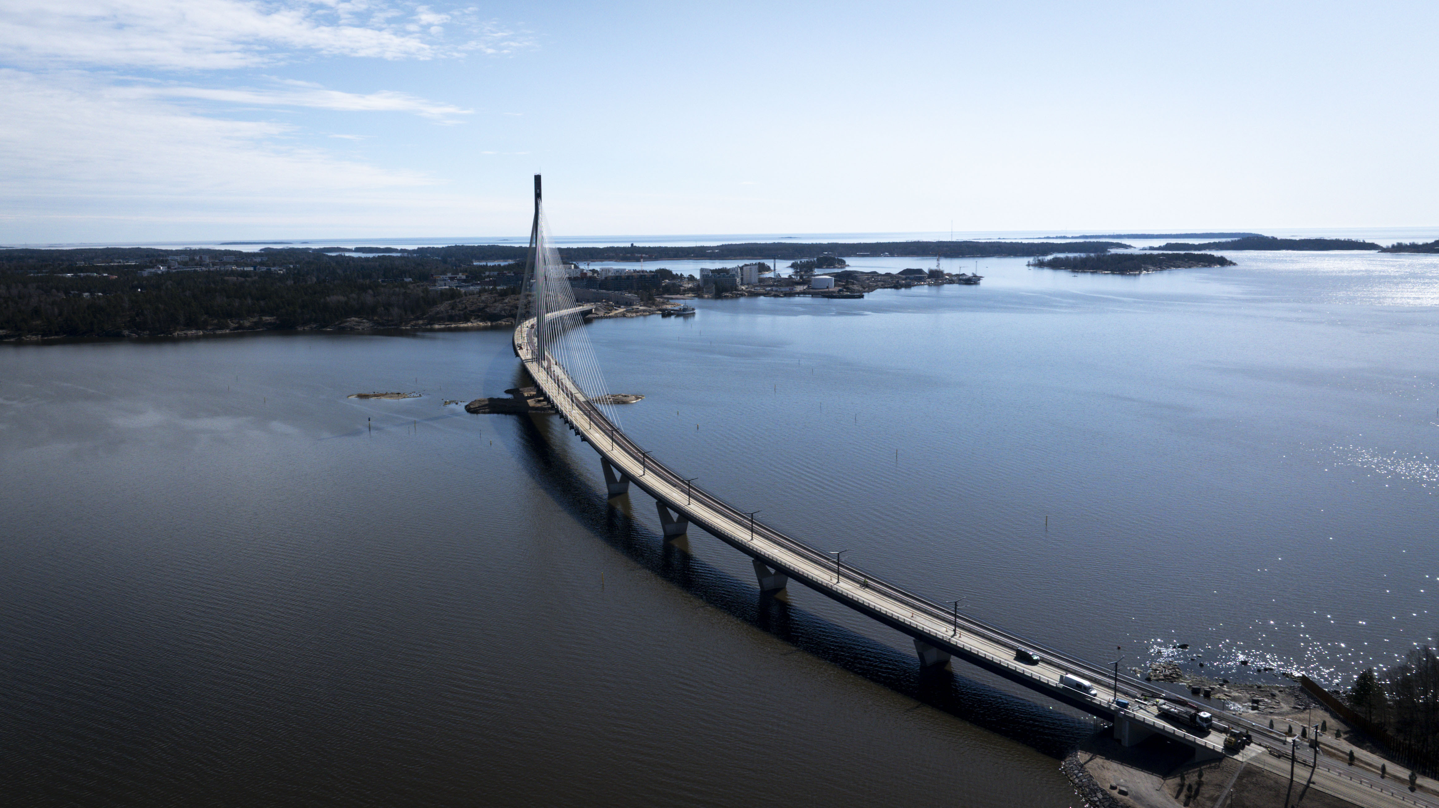 Raippaluodon silta menetti asemansa – Suomen pisin silta avattiin Helsingissä