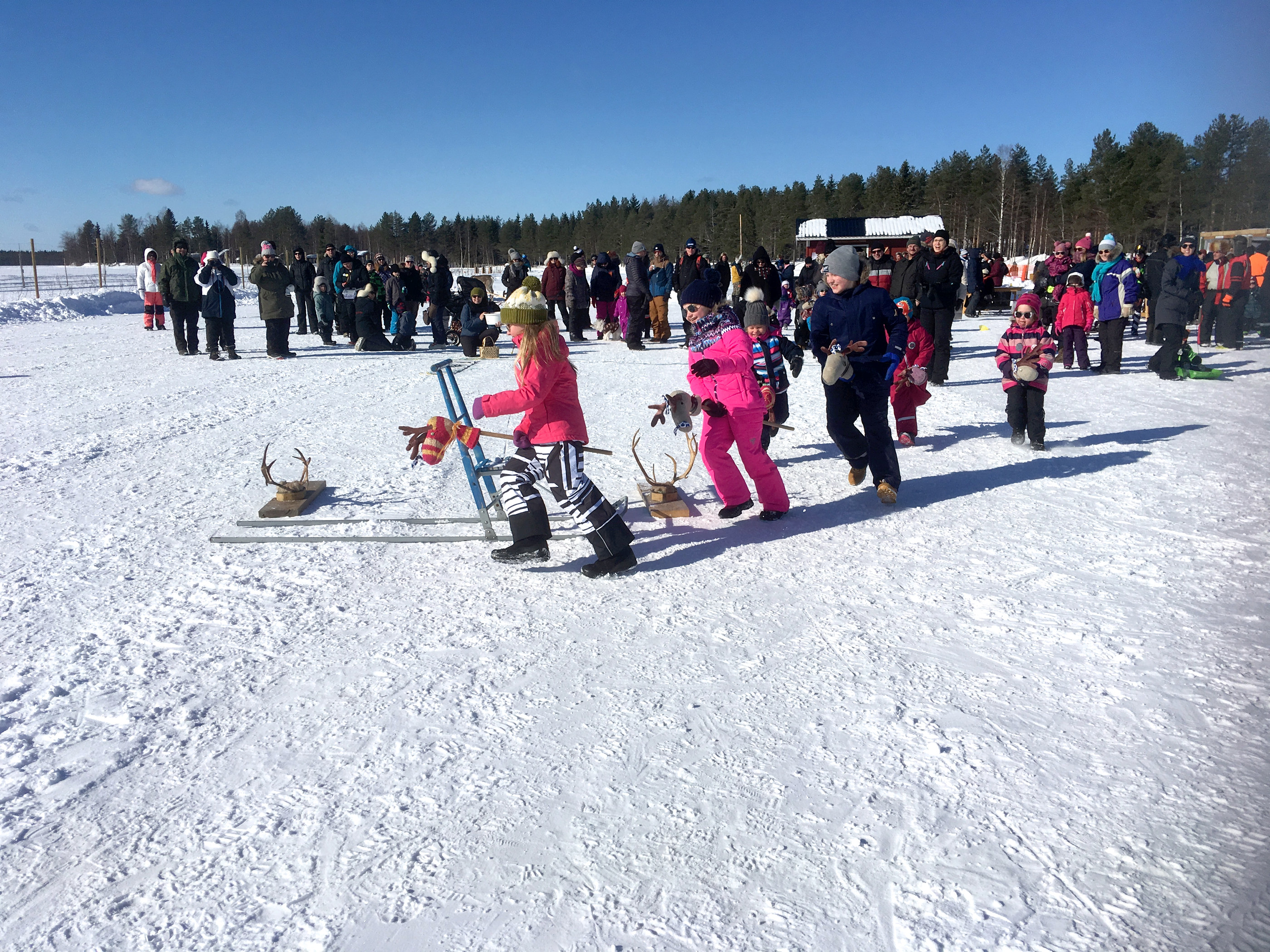 Paremmuudesta miteltiin myös lasten keppiporokisassa.