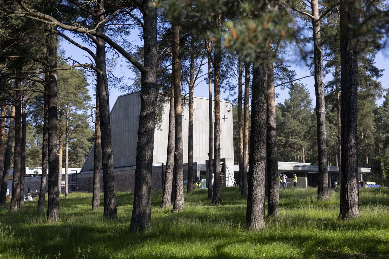 Intiön siunauskappeli on vastikään peruskorjattu ja sen krematoriota on laajennettu.