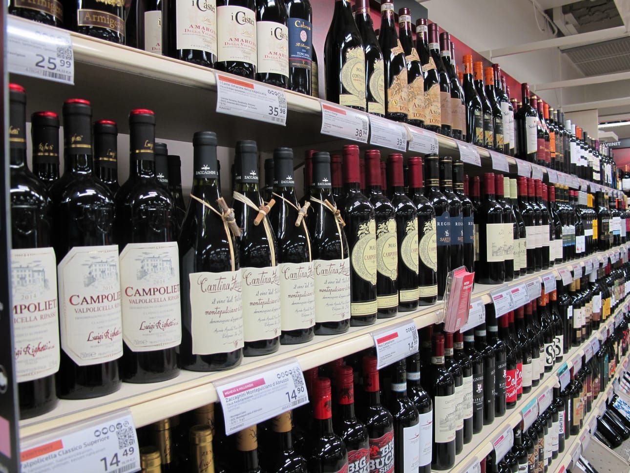 Muut Oulun Alkot ovat avoinna normaaliin tapaan tammi-helmikuussa, kun Kauppurienkadun Alko on kiinni. Arkistokuva.