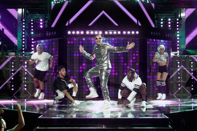 Popstar: Never Stop Never Stopping -komediassa vitsit sinkoilevat asiantuntevasti. Pääosissa poikabändi Style Boyzin jäseninä ovat Andy Samberg, Akiva Schaffer ja Jorma Taccone. KUVA: TV5
