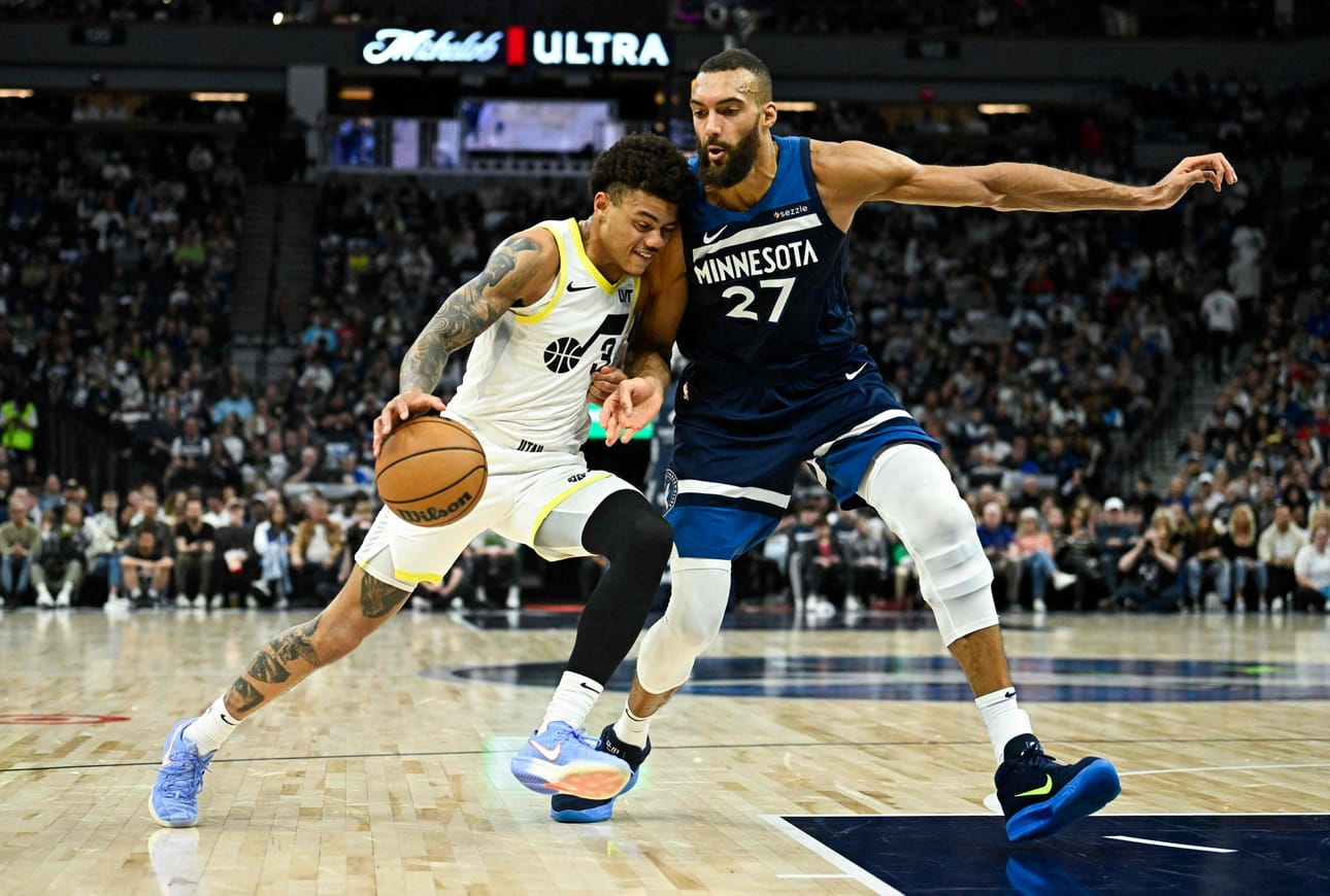 Rudy Gobert (oik.) on kuulunut Ranskan avainpelaajiin viime vuoden olympiakisoissa Pariisissa ja vuoden 2022 EM-kisoissa. LEHTIKUVA / AFP