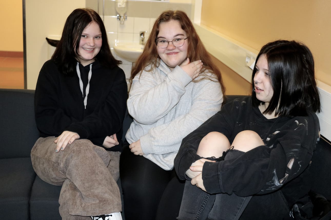 Sanni Eilola, Ella Kyrö ja Sini Aalto arvostavat sitä, että liikuntaan liittyvistä asioista voi puhua opettajien ja rehtorin kanssa avoimesti. Erilaiset lajikokeilut, oma harrastuneisuus ja yhteiset keskustelut ovat myös tärkeitä motivaattoreita liikuntaan osallistumiselle.