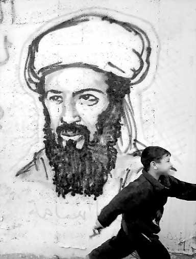 Lonkerot kaikkialla. Seinämaalaus Osama bin Ladenista Gazassa Israelissa.