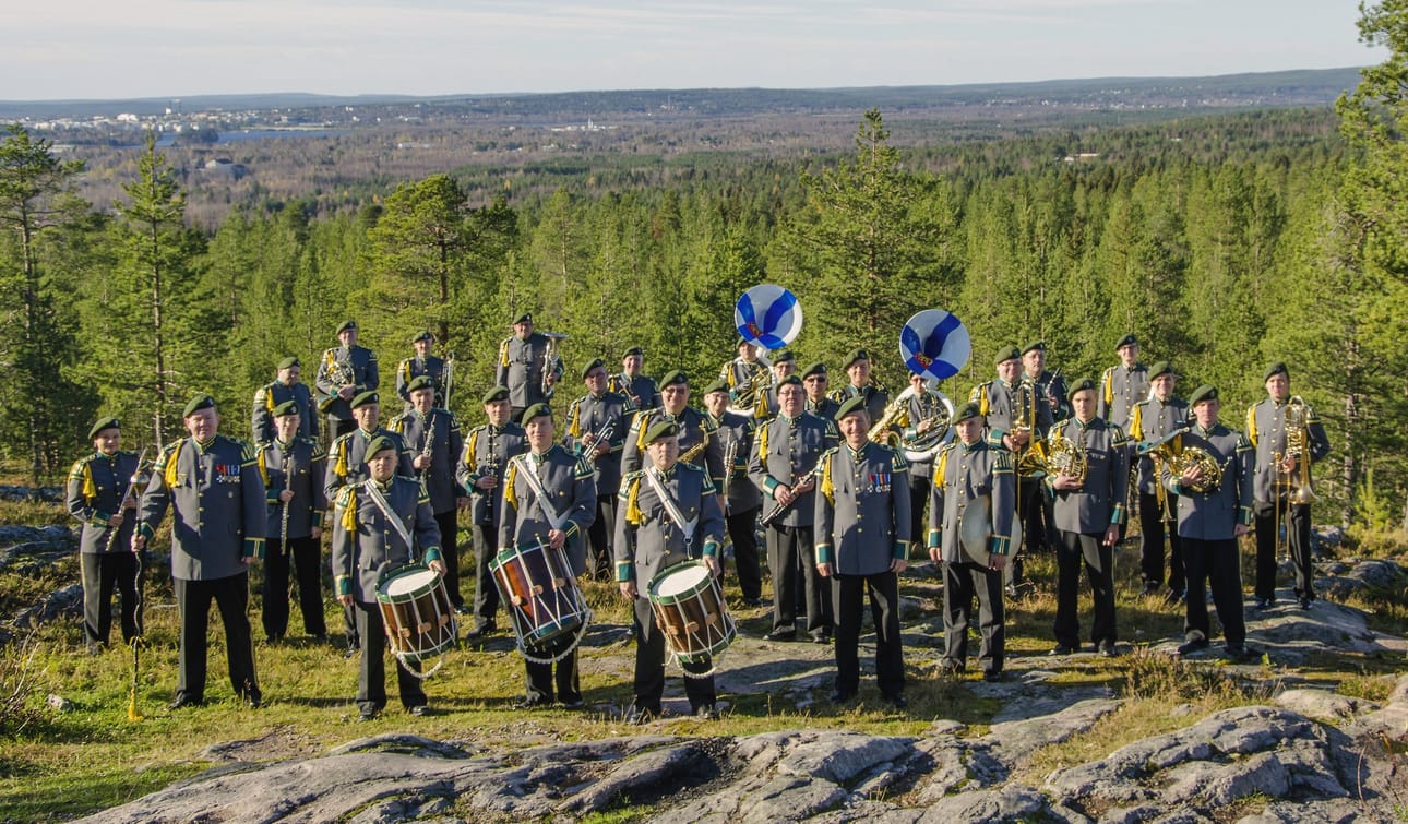 Lapin sotilassoittokunta kasvoi täysimittaiseksi puhallinorkesteriksi viimeisen sotilasmusiikkiuudistuksen yhteydessä, kun siihen yhdistettiin Oulun ja Kajaanin soittokunnat.