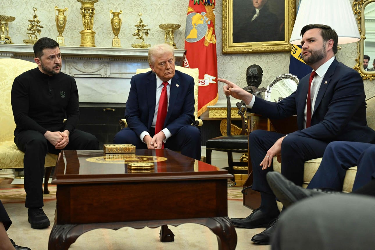 Vielä vuosi sitten Volodymyr Zelenskyi sai kylmää kohtelua Donald Trumpilta ja J.D. Vancelta Valkoisessa talossa.