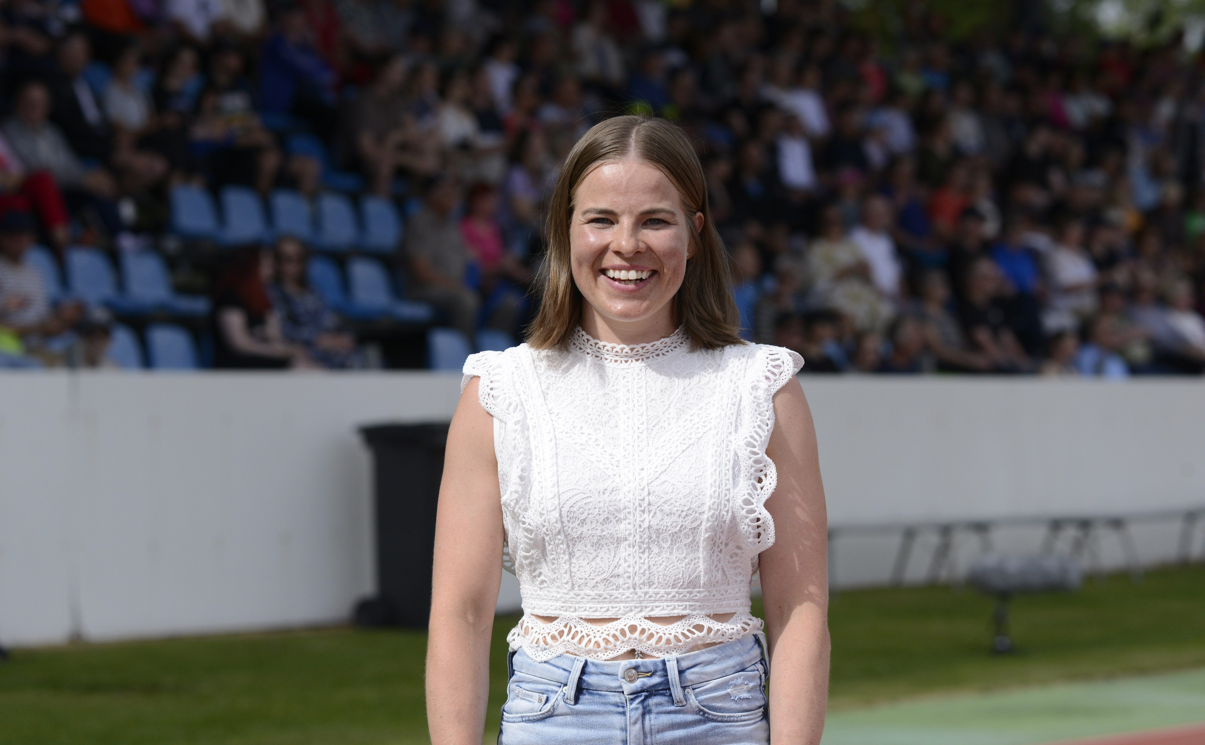 Hiihtäjä Krista Pärmäkoski vieraili lauantaina yleisurheilun GP-sarjan osakilpailussa Kuortaneella.