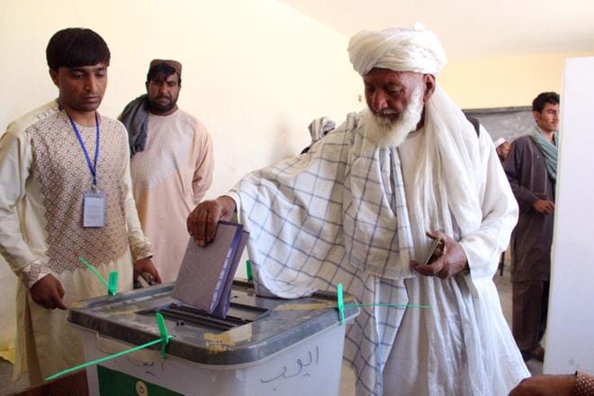 Äänestyspaikat avautuivat lauantaiaamuna kello 7.