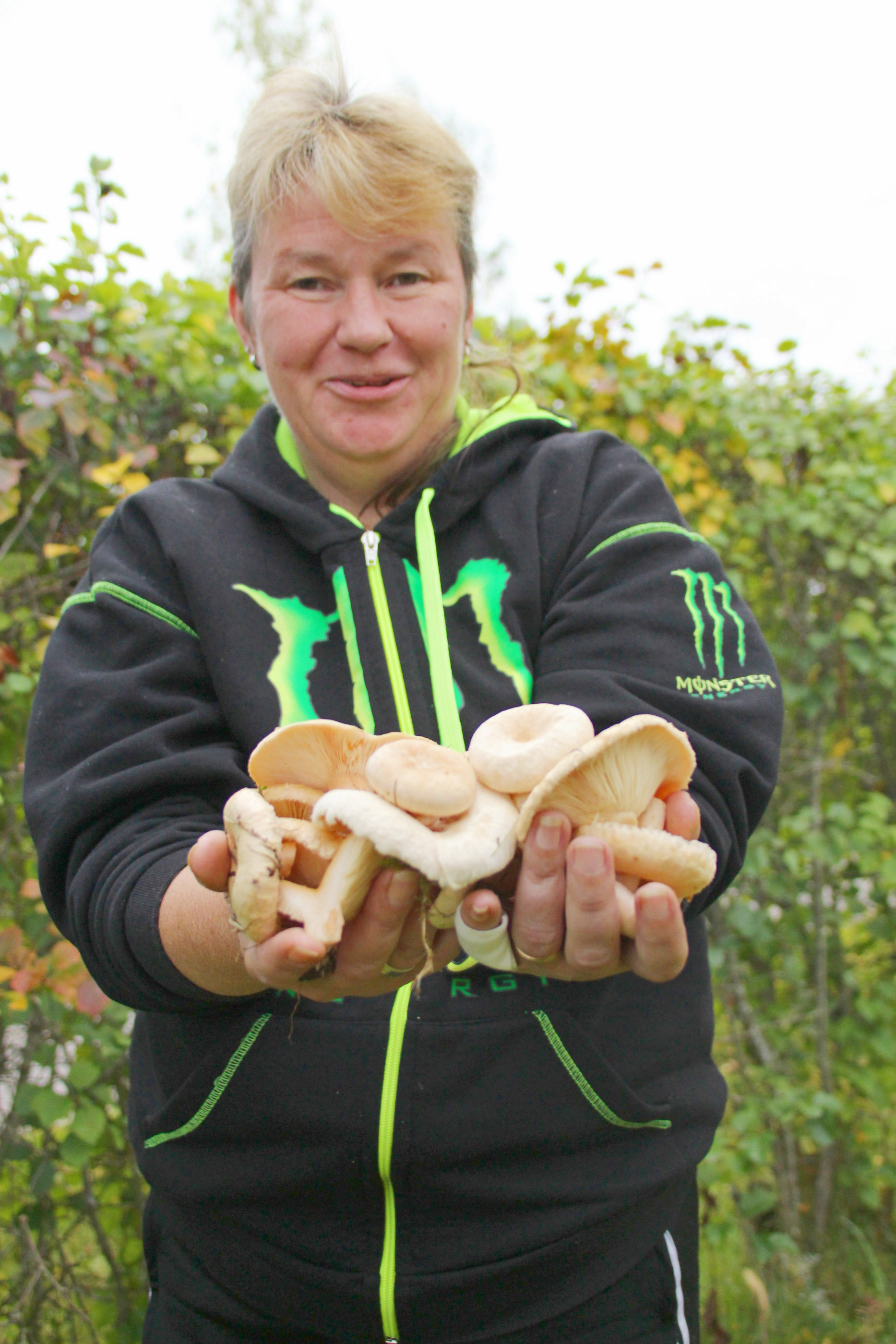 Seita Mällinen ja kahmalollinen karvarouskuja.