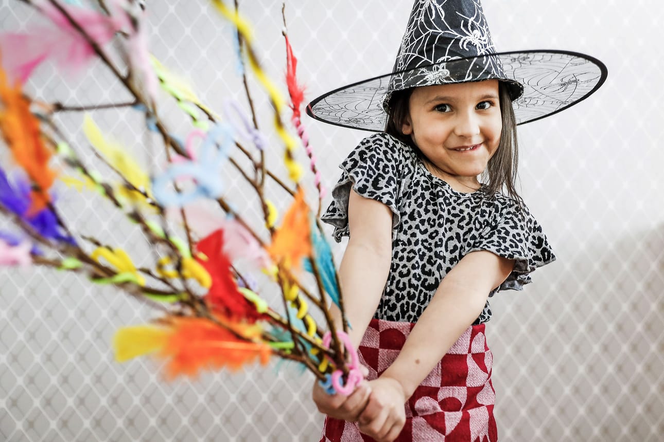 Rovaniemeläinen Aada Georgiev virpoi myös viime vuonna. Silloin hän pukeutui hiireksi ja sai isovanhemmilta palkinnoksi suklaamunia.