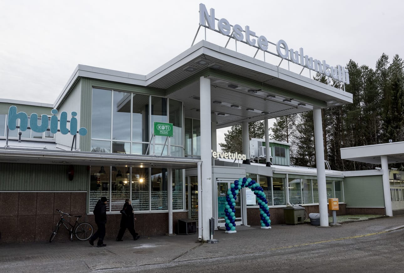 Huoltoaseman ulkokuoressa ei ole tapahtunut juuri muutosta uuden Huili-logon lisäksi.