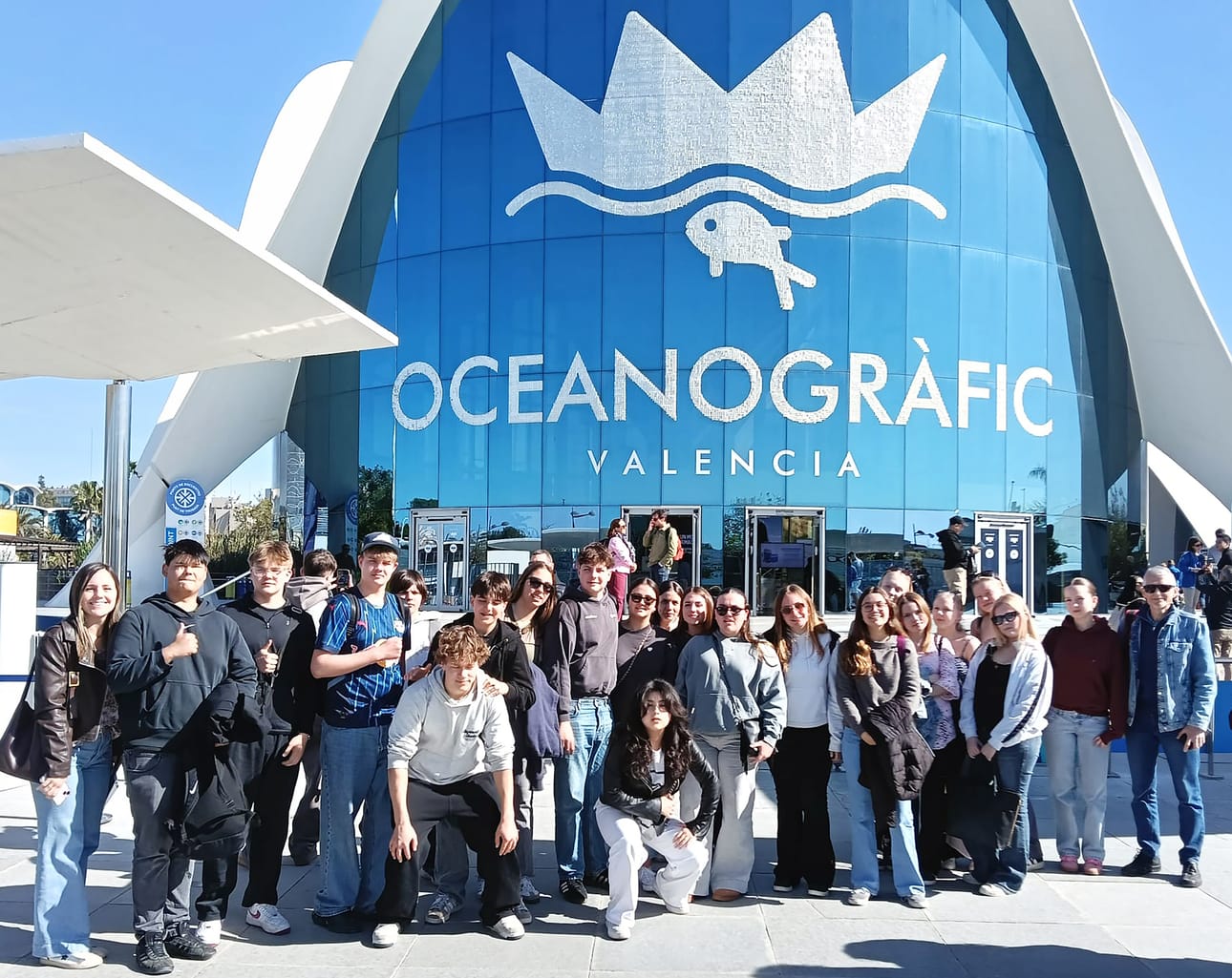 Alajärven 9. luokan leirikouluryhmä vieraili muun muassa Valenciassa siajitsevassa akvaariossa. Mukana oli myös saguntolaisen yläkoulun oppilaita.