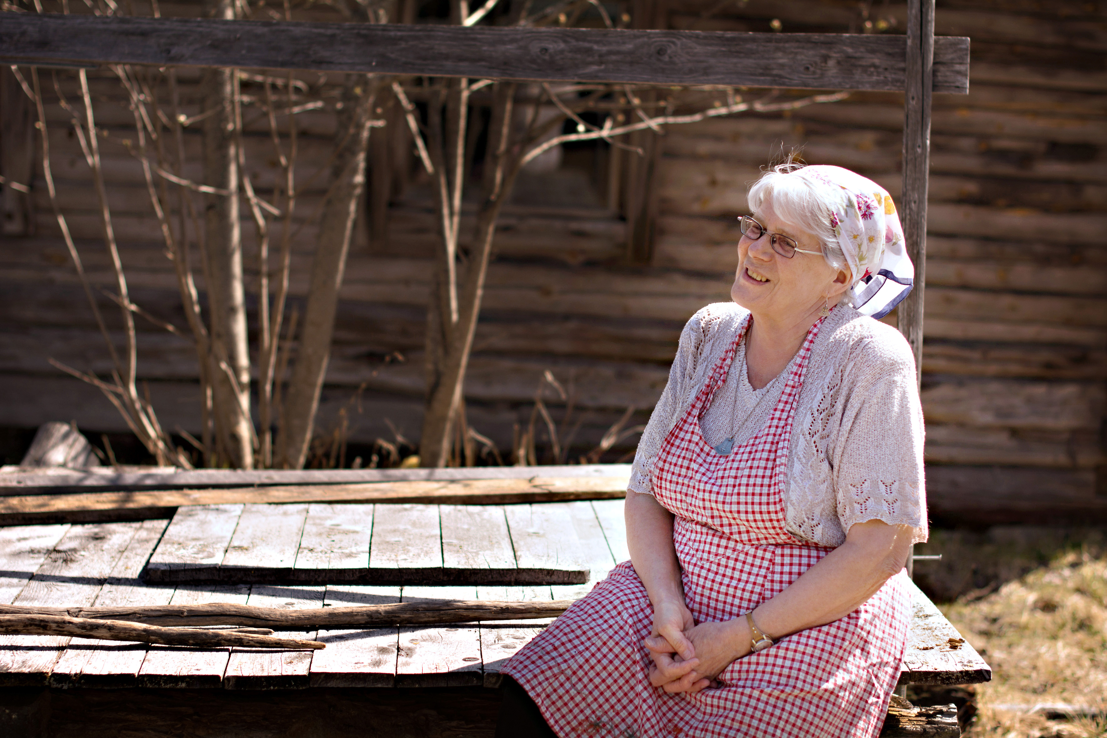 Helena Palosaari muistaa lapsuutensa pääsiäisistä erityisesti trullit ja äitinsä tavan suojata navetta ja eläimet trullien pahoilta teoilta.