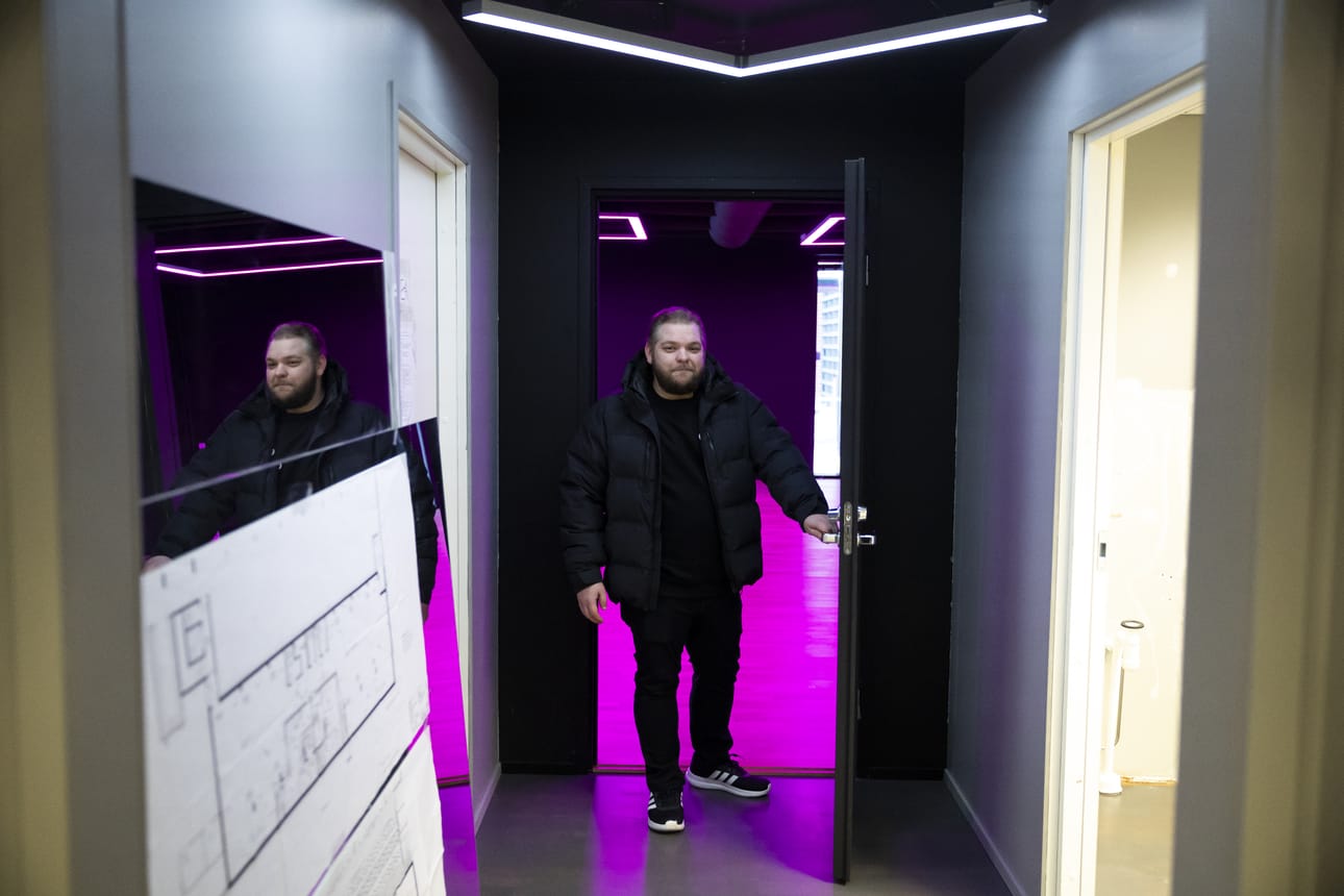 Joonas Helomaa avaa uuden kuntosalin Etu-Lyöttyyn.