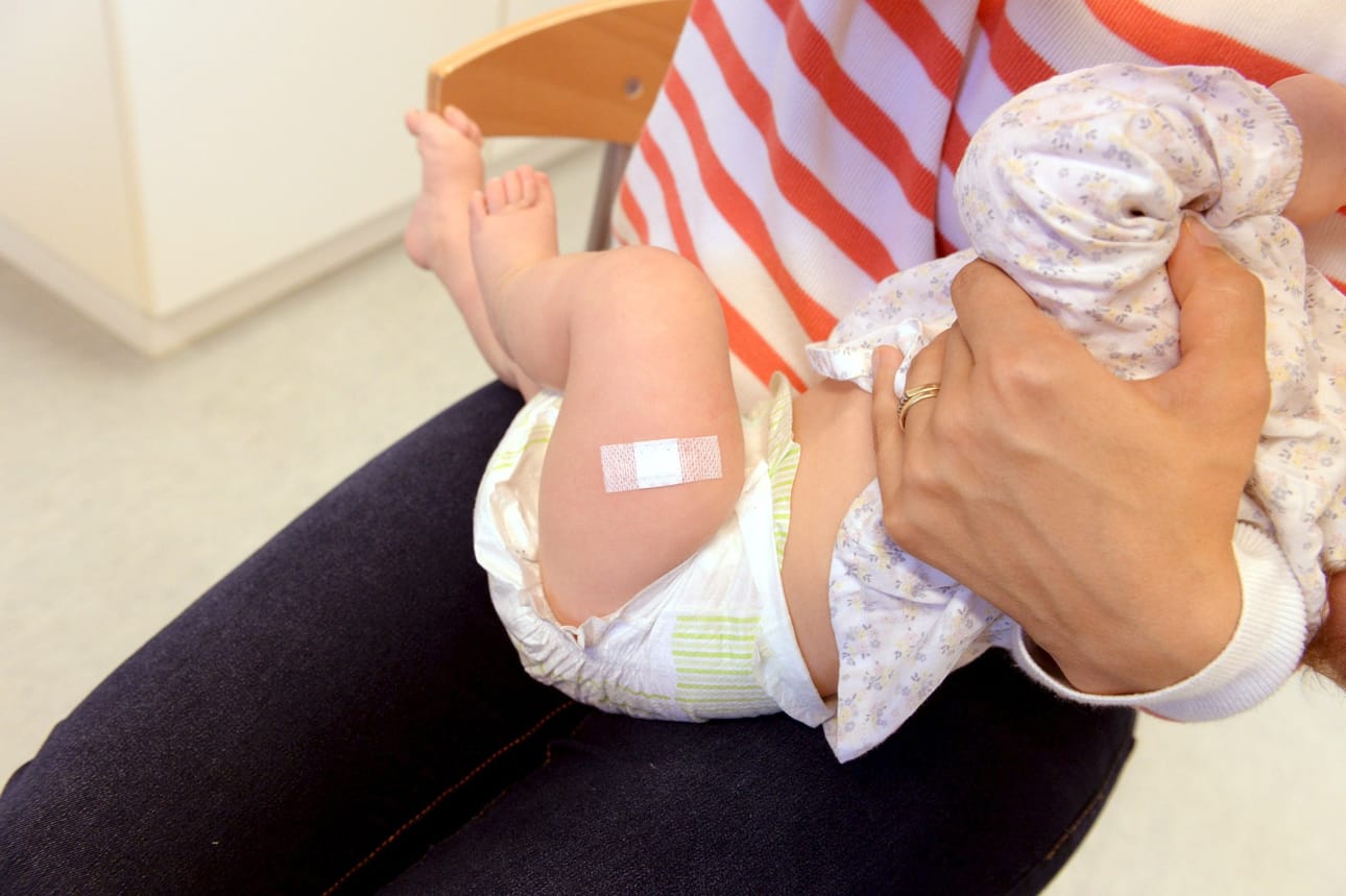 Pienten lasten rokottamattomuus on Suomessa hyvin harvinaista, ilmenee valtakunnallisesta rokoterekisteristä. Arkistokuva. LEHTIKUVA / Mikko Stig